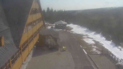 Parkoviště a hlavní vchod