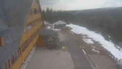 Parkoviště a hlavní vchod