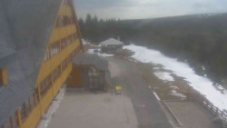 Parkoviště a hlavní vchod