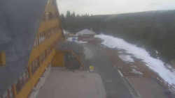 Parkoviště a hlavní vchod