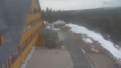 Parkoviště a hlavní vchod