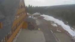 Parkoviště a hlavní vchod