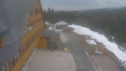 Parkoviště a hlavní vchod