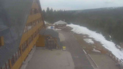 Parkoviště a hlavní vchod