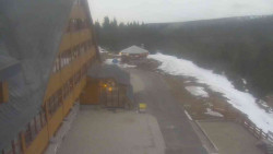 Parkoviště a hlavní vchod