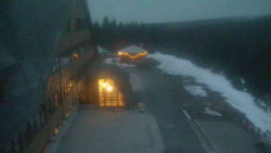 Parkoviště a hlavní vchod