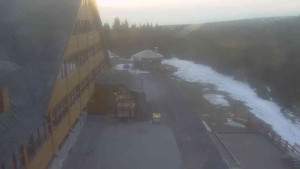 Sporthotel Kurzovní - Parkoviště a hlavní vchod - 24.3.2026 v 05:50 Sporthotel Kurzovní - Parkoviště a hlavní vchod - 24.3.2026 v 05:50