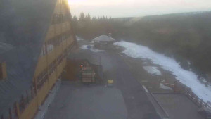 Sporthotel Kurzovní - Parkoviště a hlavní vchod - 24.3.2026 v 05:55 Sporthotel Kurzovní - Parkoviště a hlavní vchod - 24.3.2026 v 05:55