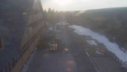 Parkoviště a hlavní vchod