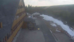 Parkoviště a hlavní vchod