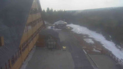 Parkoviště a hlavní vchod