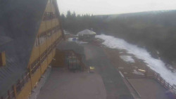 Parkoviště a hlavní vchod