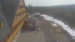 Parkoviště a hlavní vchod