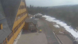 Parkoviště a hlavní vchod