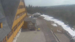 Parkoviště a hlavní vchod