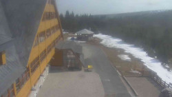 Parkoviště a hlavní vchod