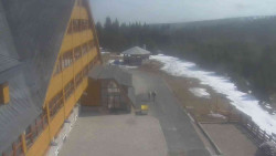 Parkoviště a hlavní vchod