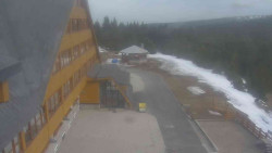 Parkoviště a hlavní vchod