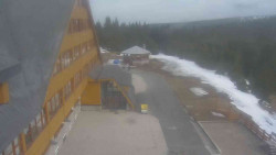 Parkoviště a hlavní vchod