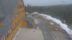 Parkoviště a hlavní vchod