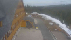 Parkoviště a hlavní vchod