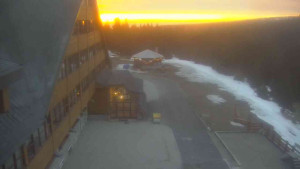 Sporthotel Kurzovní - Parkoviště a hlavní vchod - 25.3.2026 v 05:40 Sporthotel Kurzovní - Parkoviště a hlavní vchod - 25.3.2026 v 05:40