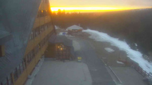 Sporthotel Kurzovní - Parkoviště a hlavní vchod - 25.3.2026 v 05:45 Sporthotel Kurzovní - Parkoviště a hlavní vchod - 25.3.2026 v 05:45