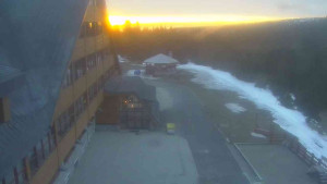 Sporthotel Kurzovní - Parkoviště a hlavní vchod - 25.3.2026 v 05:55 Sporthotel Kurzovní - Parkoviště a hlavní vchod - 25.3.2026 v 05:55