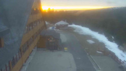 Parkoviště a hlavní vchod