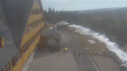 Parkoviště a hlavní vchod