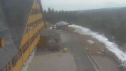 Parkoviště a hlavní vchod