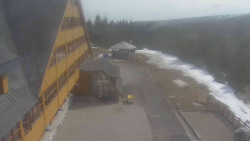 Parkoviště a hlavní vchod