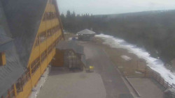 Parkoviště a hlavní vchod