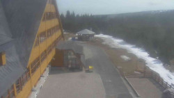 Parkoviště a hlavní vchod