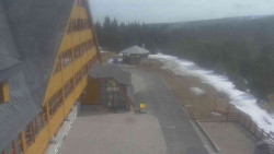 Parkoviště a hlavní vchod