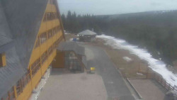 Parkoviště a hlavní vchod