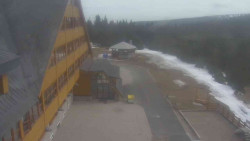 Parkoviště a hlavní vchod