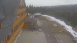 Parkoviště a hlavní vchod