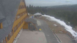 Parkoviště a hlavní vchod