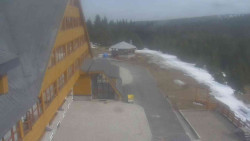 Parkoviště a hlavní vchod