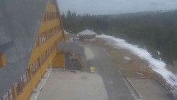 Parkoviště a hlavní vchod