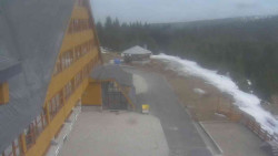 Parkoviště a hlavní vchod