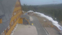 Parkoviště a hlavní vchod