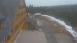 Parkoviště a hlavní vchod