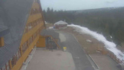 Parkoviště a hlavní vchod