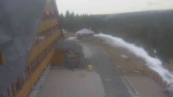 Parkoviště a hlavní vchod