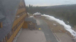 Parkoviště a hlavní vchod