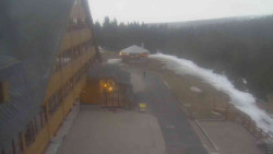 Parkoviště a hlavní vchod