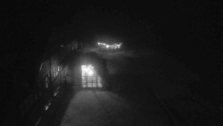 Parkoviště a hlavní vchod