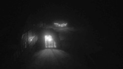 Parkoviště a hlavní vchod